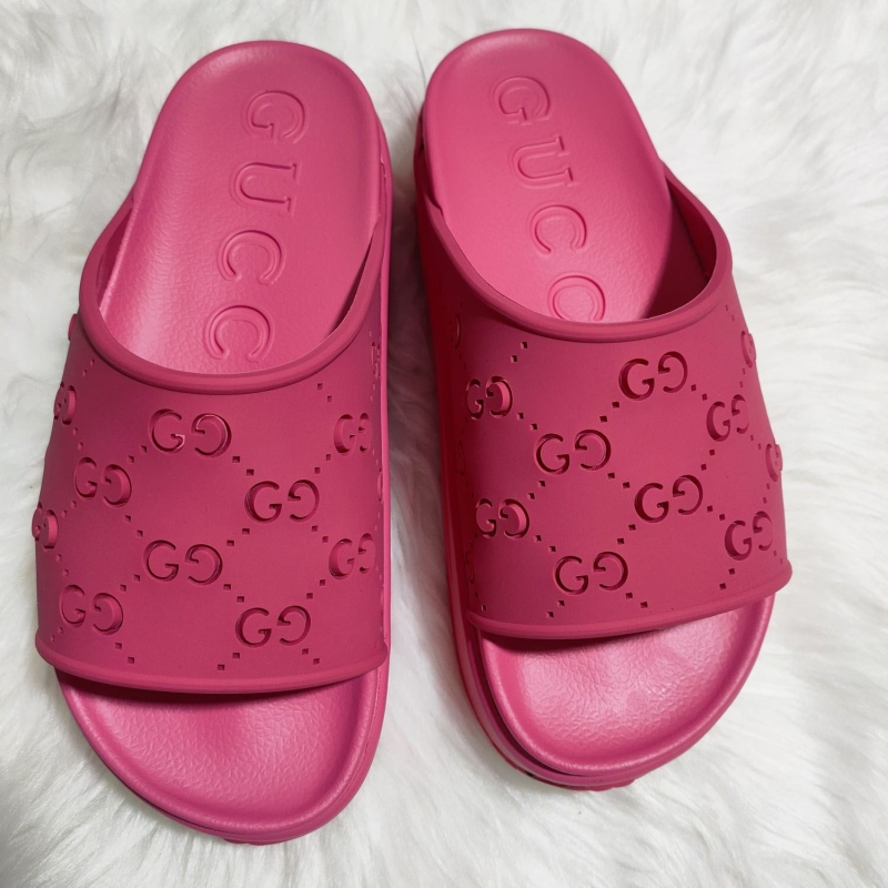 G*u*i slippers